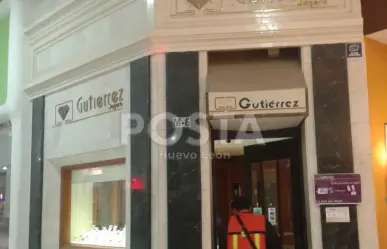 A punta de pistola delincuentes roban joyería de Plaza La Silla en Monterrey