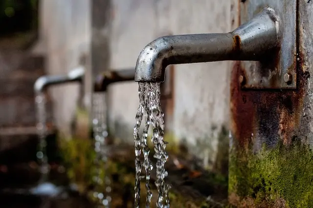 Las nuevas construcciones en La Paz comenzarán a utilizar agua tratada en lugar de potable para reducir el huachicoleo de agua. Foto: Pixabay