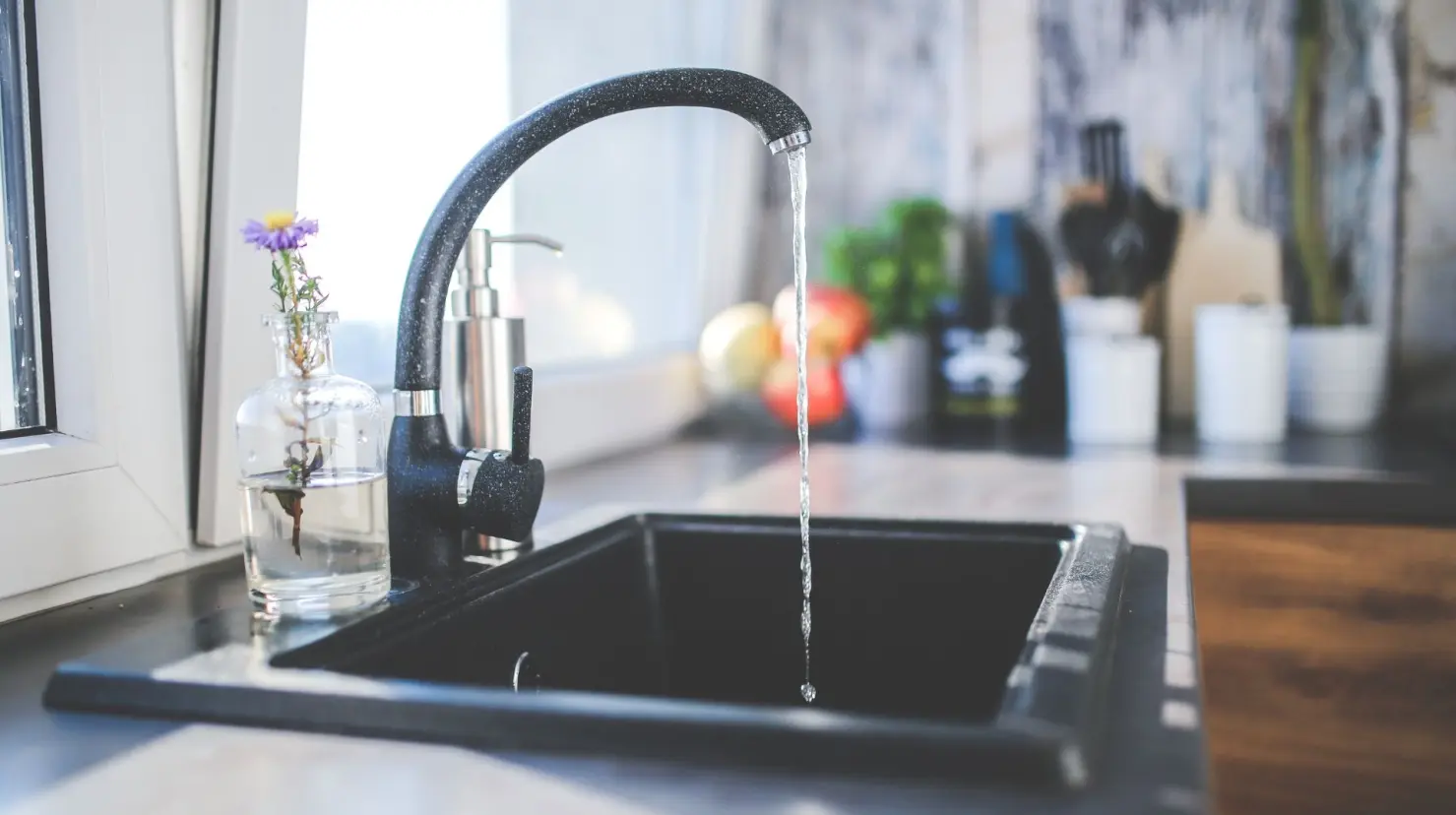 Si se aprueba la reforma, las multas por huachicoleo de agua podrían duplicarse. Foto: Canva