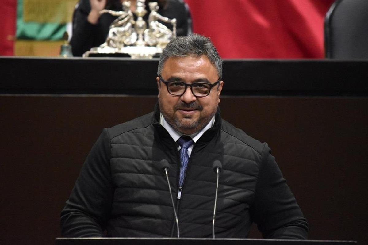 En la imagen, el diputado federal del PAN, Víctor Manuel Pérez Díaz, habla ante el Congreso. Foto: Congreso