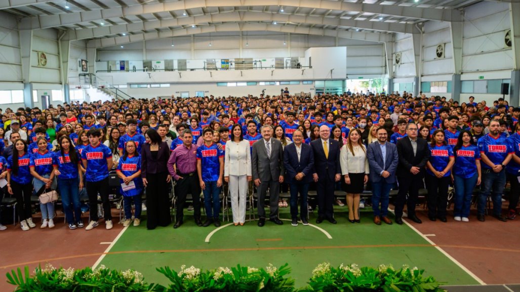 Andrés Mijes continúa apoyando a estudiantes de Escobedo con el Programa “Becarios de la Transformación”