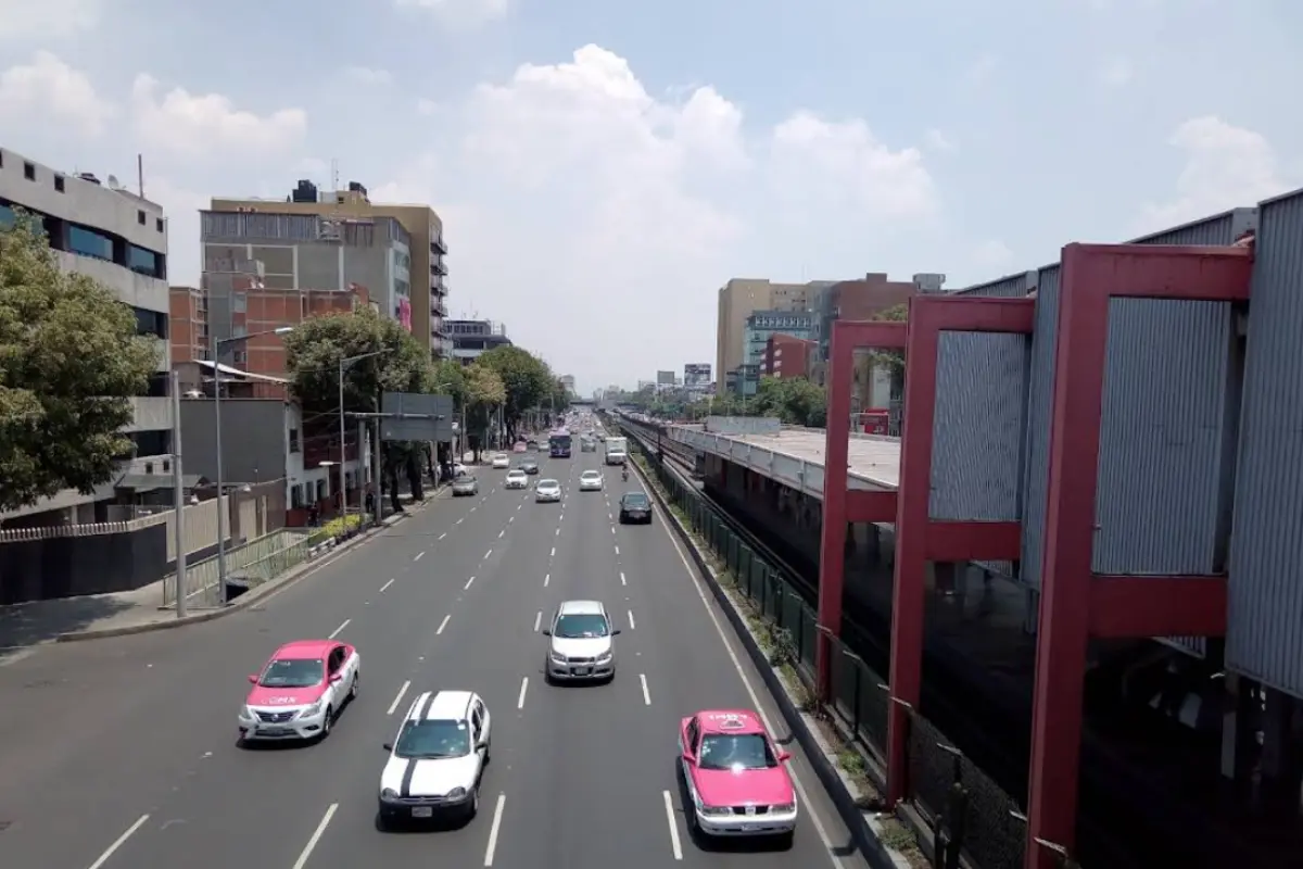 Calzada de Tlalpan, vista desde la Línea 2 del Metro de CDMX. Foto: Google Maps (Rod Mart)