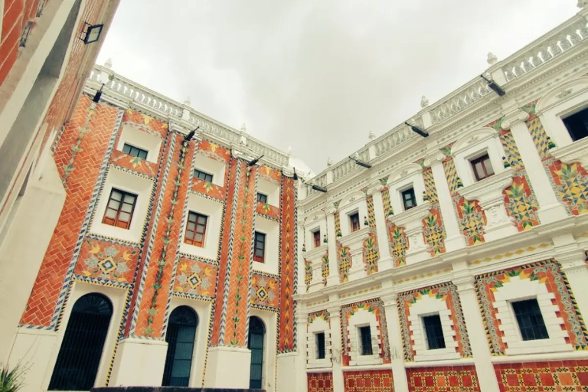 El patio de los azulejos. Foto: @Pbl_Hrt_Lzn | Canva