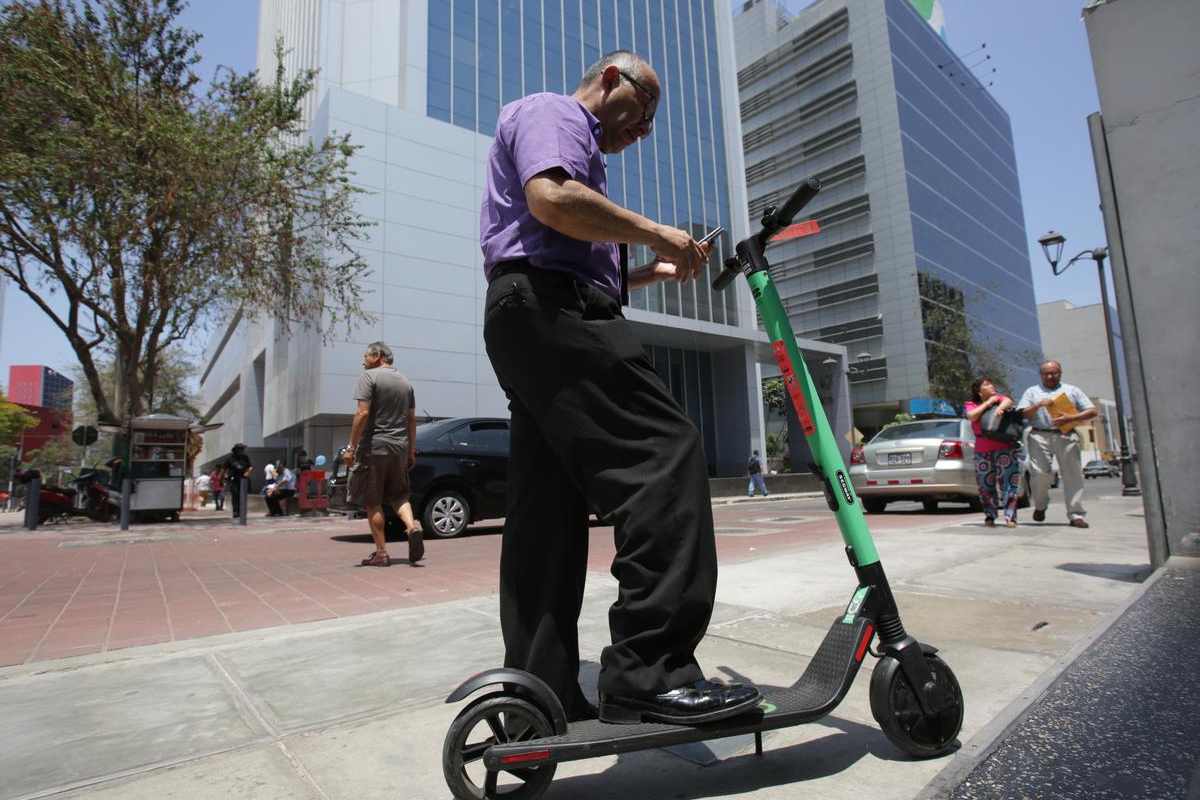 Persona usando scooter. Foto: Redes Sociales