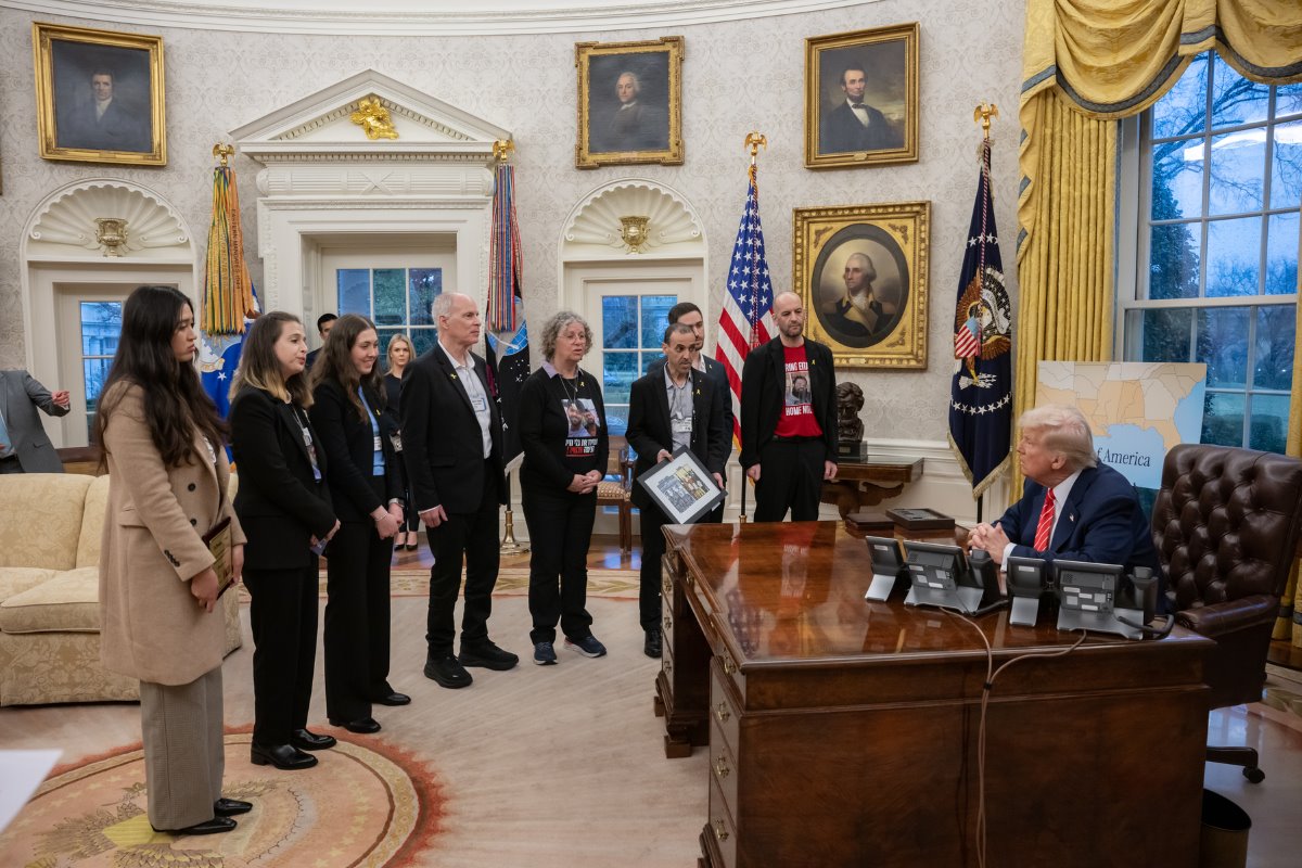 Donald Trump se reunió en Washington con rehenes liberados por Hamás. Créditos: X (@POTUS).