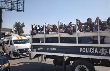 Bloqueo en Ecatepec: Policías auxilian a afectados tras manifestación en Avenida Central