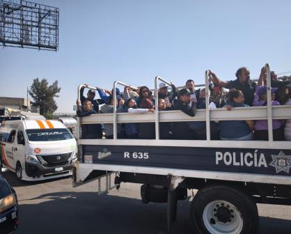 Bloqueo en Ecatepec: Policías auxilian a afectados tras manifestación en Avenida Central