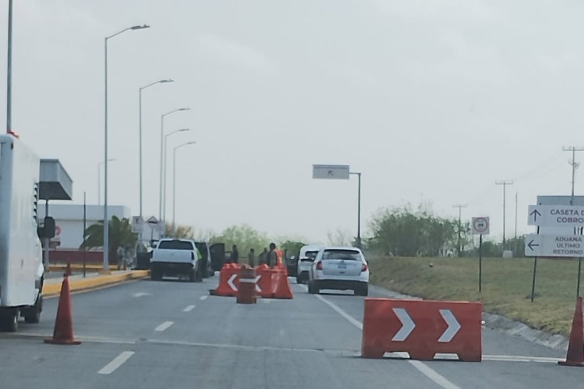 Los principales puentes internacionales entre México y Estados Unidos registran largos tiempos de espera y disponibilidad limitada de casetas, afectando a miles de viajeros que transitan diariamente por la zona. Foto: Redes sociales