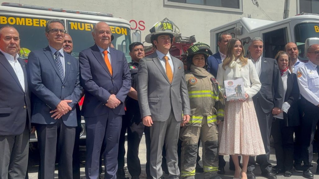 Samuel García anuncia aumento de 50 millones de pesos para Bomberos de Nuevo León