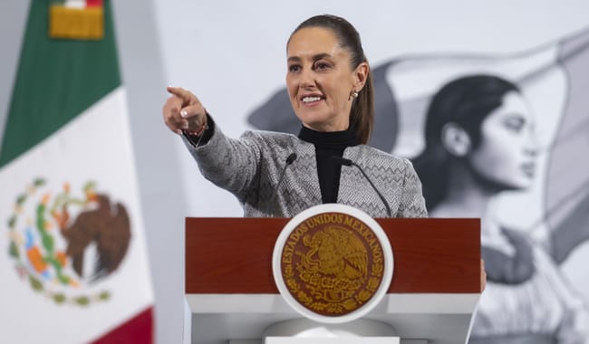 Luego de que la presidenta de México Claudia Sheinbaum, frenara el aumento de aranceles por un mes, este cambio ha entrado en vigor y la Dra. Claudia ha llamado a los mexicanos a reunirse en el Zócalo para informarles la postura del país. Foto: Redes sociales