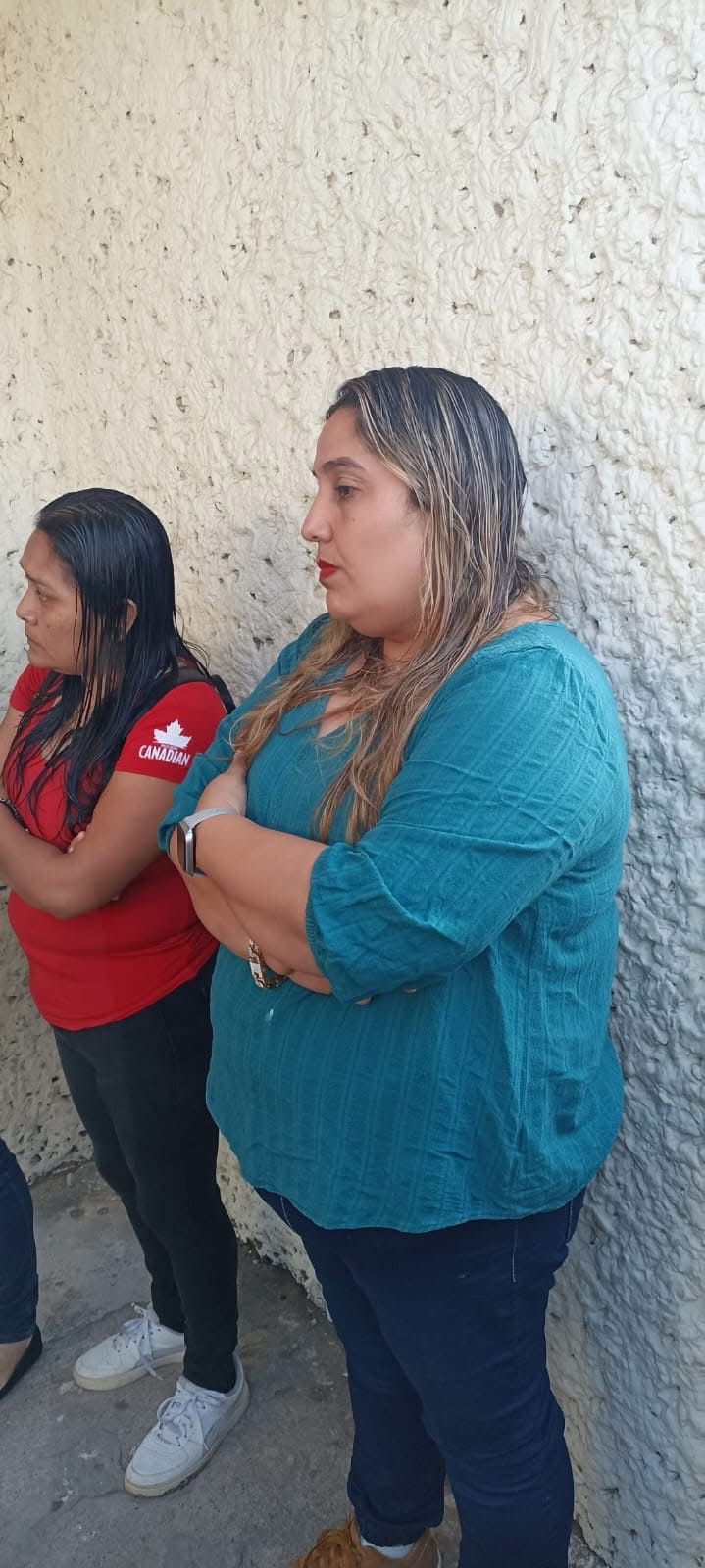 Padres de familia se hicieron presentes en la Secundaria. Foto: Redes Sociales