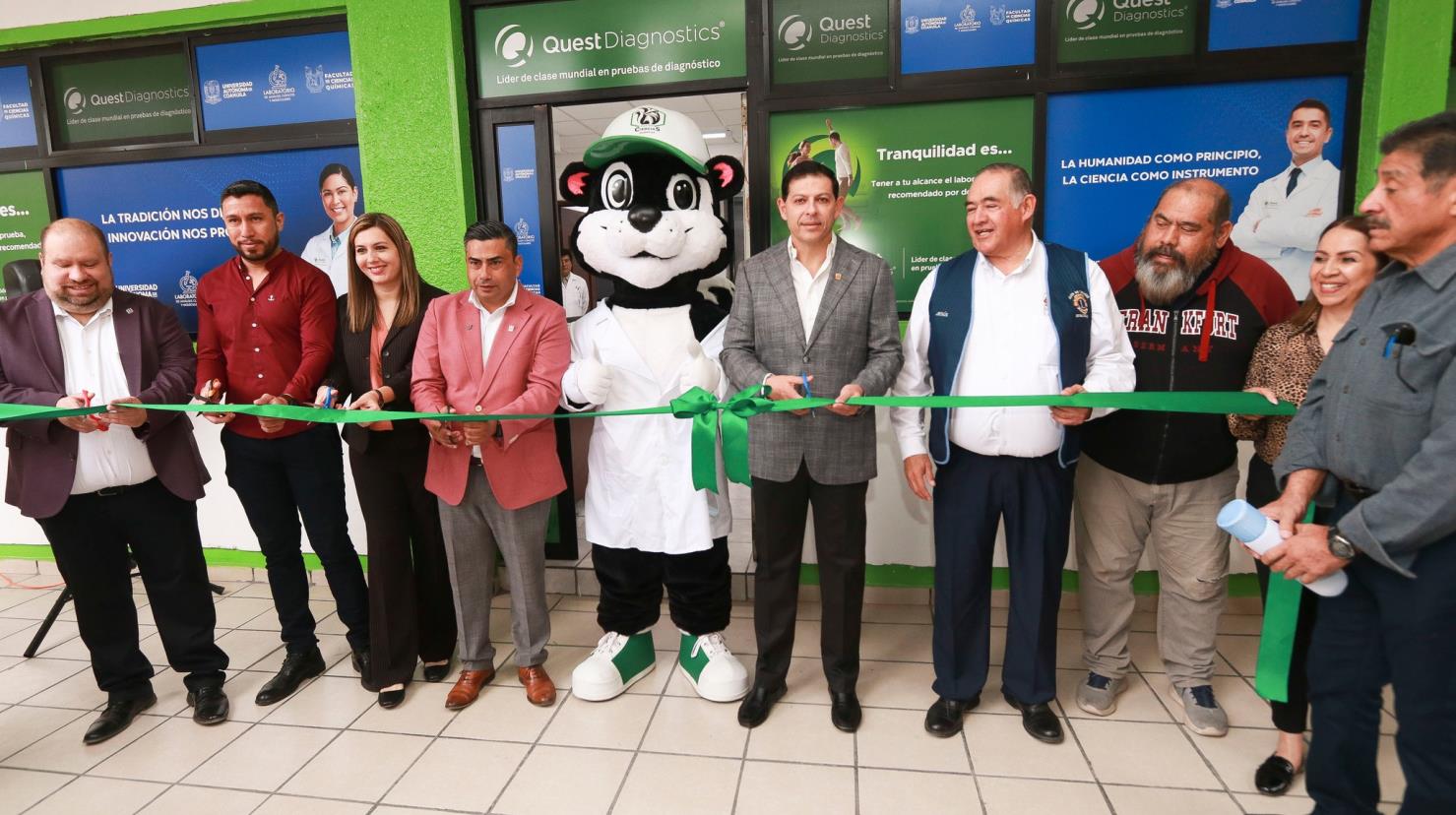 Re inauguran UAdeC laboratorio de análisis clínicos. Foto de UAdeC.