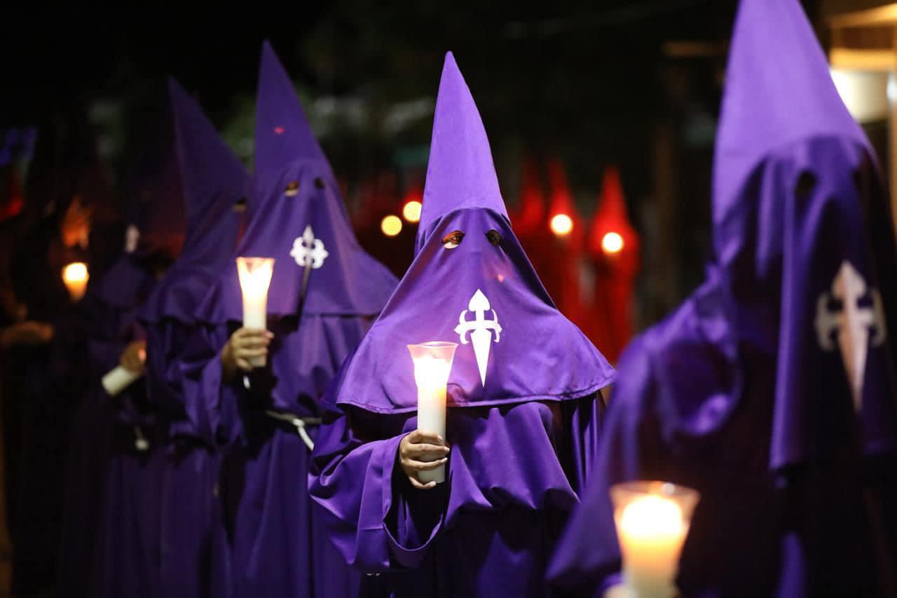 Procesión del silencio en Viesca. Foto de Secretaría de Turismo y Pueblos Mágicos de Coahuila.