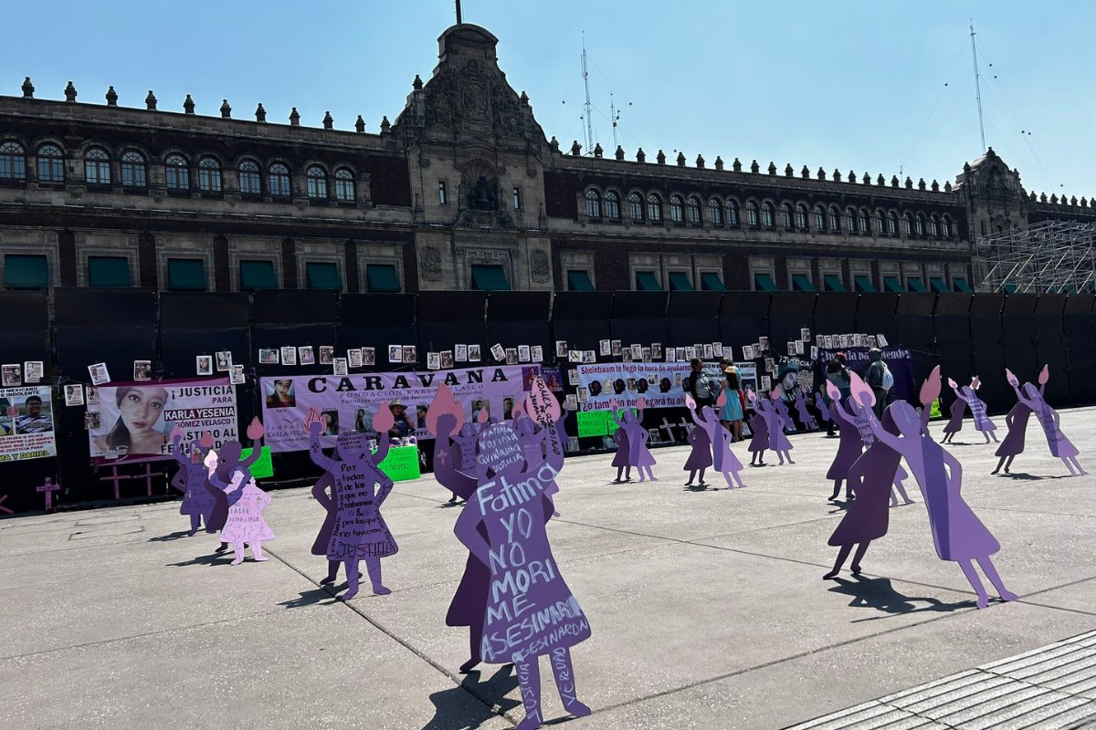 Las manifestaciones por el 8M iniciaron desde días antes, frente a Palacio Nacional hay muestras de los reclamos que se harán más fuertes el sábado 8 de marzo de 2025. Foto: X @yrisita_spooky