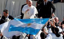 Los argentinos recuerdan al Papa Francisco cuando solo era el Padre Jorge