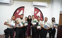 General Zuazua entrega apoyos de libros a estudiantes de Colegios Militarizados