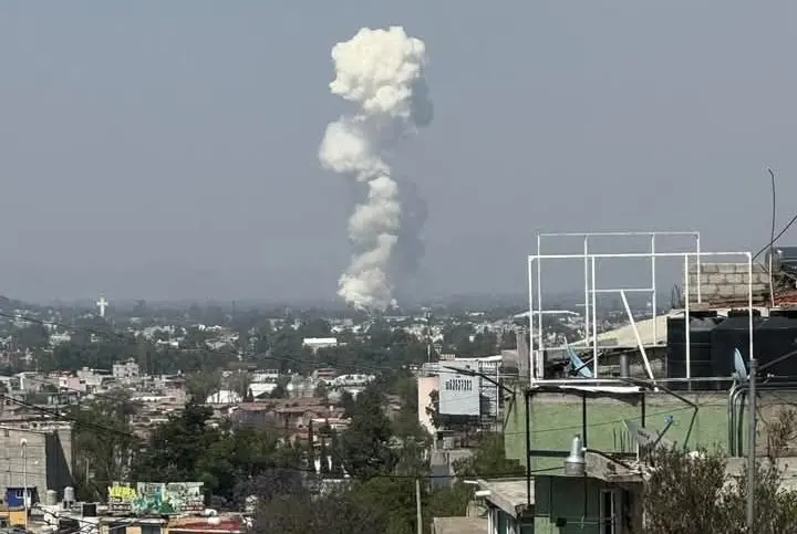 Cuatro personas resultaron heridas en una explosión ocurrida en un taller de pirotecnia en Tultepec. Imagen: Cortesía