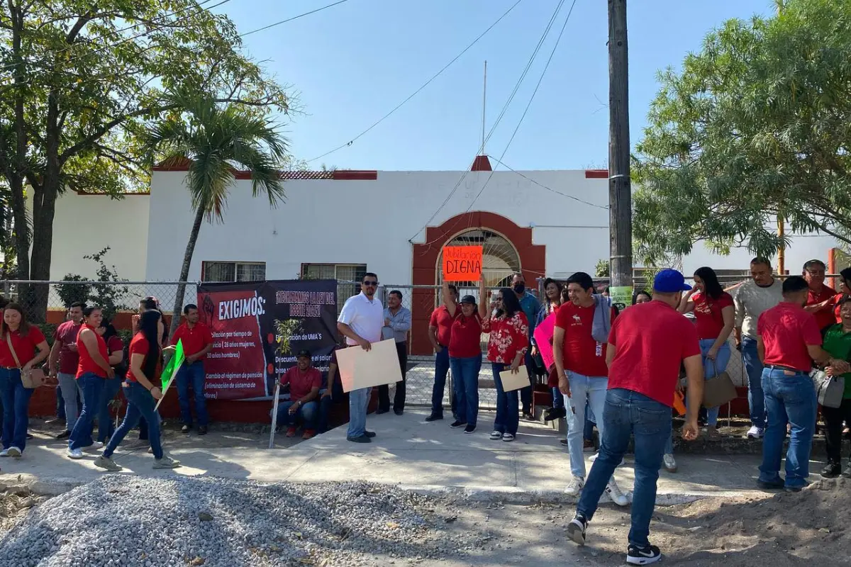 Protestan de forma pacifica los maestros de Antiguo Morelos y Nuevo Morelos | Foto: redes sociales