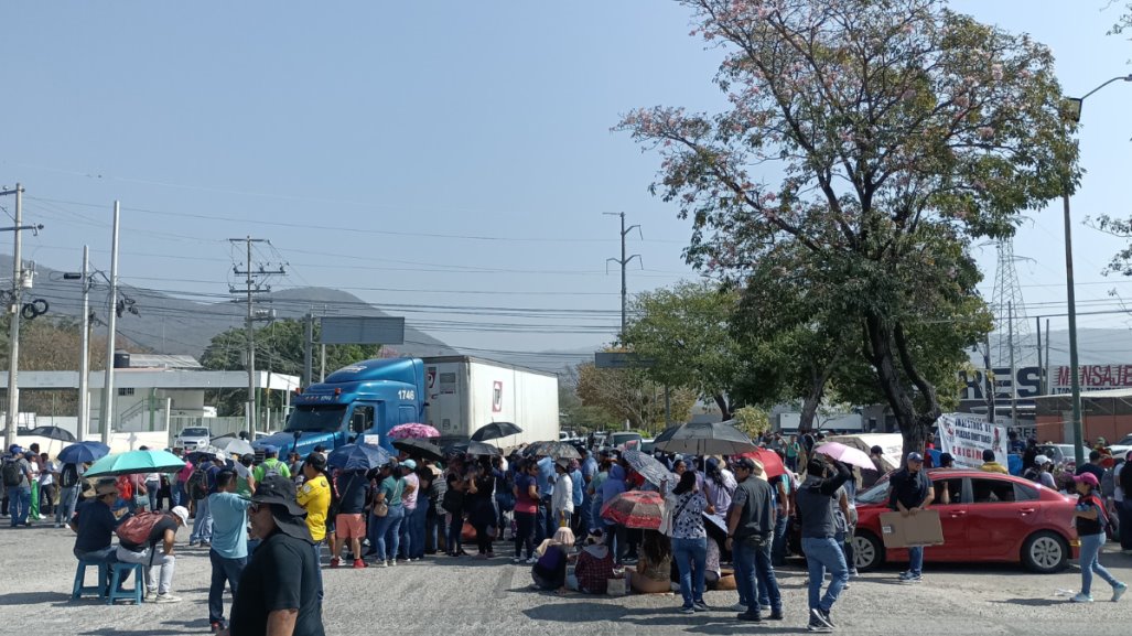 Paralizan maestros 14 horas Tuxtla Gutiérrez con protestas | VIDEO