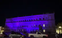 8M en Saltillo: Se ilumina Palacio de Gobierno de morado