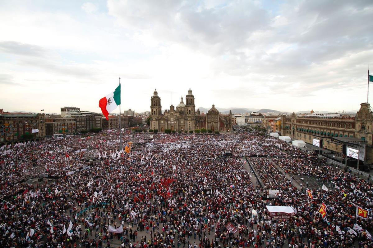 Más de 200 mil personas reunidas en el Zócalo de la CDMX Foto: Secretaría de Gobierno