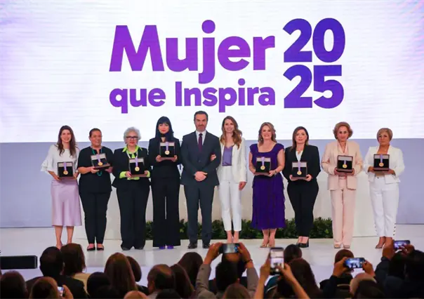 Monterrey entrega reconocimiento "Mujer que Inspira" a 8 ciudadanas ejemplares