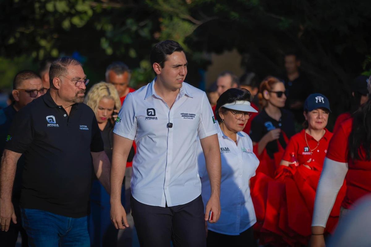 El alcalde César Garza Arredondo reafirmó su compromiso de seguir trabajando en la rehabilitación de más calles y avenidas en Apodaca. Foto: César Garza Arredondo