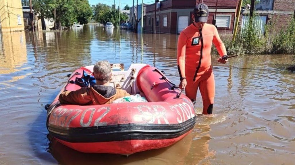 16 muertos y 100 desaparecidos en Bahía Blanca tras inundaciones