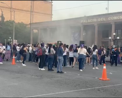 8M en Saltillo: Marcha se sale de control en el Congreso de Coahuila