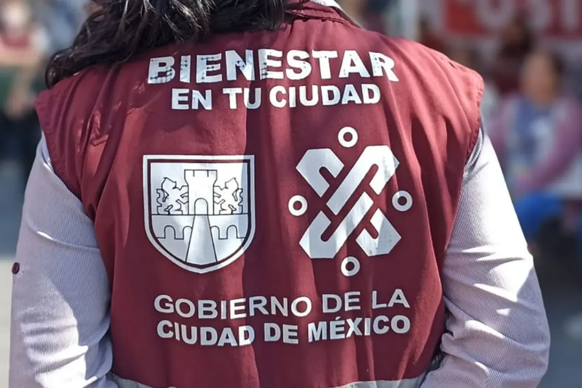 Servidora pública del Gobierno en CDMX. Foto: GobCDMX | Canva