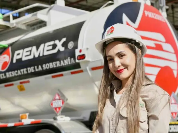 Mujeres en PEMEX. Foto: Redes Sociales