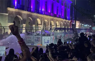 Día Internacional de la Mujer: El muro de acero no detiene la lucha feminista en Mérida