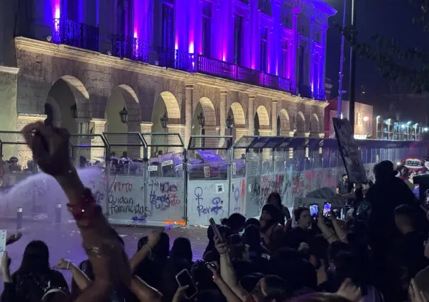 Día Internacional de la Mujer: El muro de acero no detiene la lucha feminista en Mérida