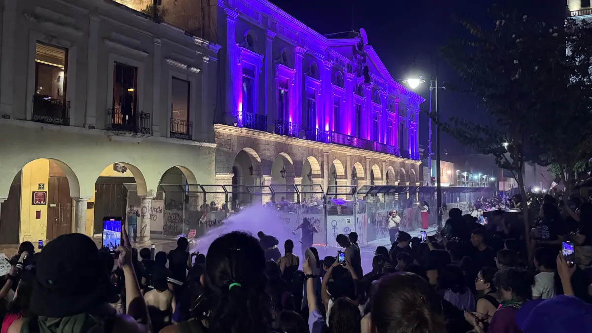 El gobierno estatal lamentó los enfrentamientos ocurridos la Plaza Grande Foto: Alejandra Vargas