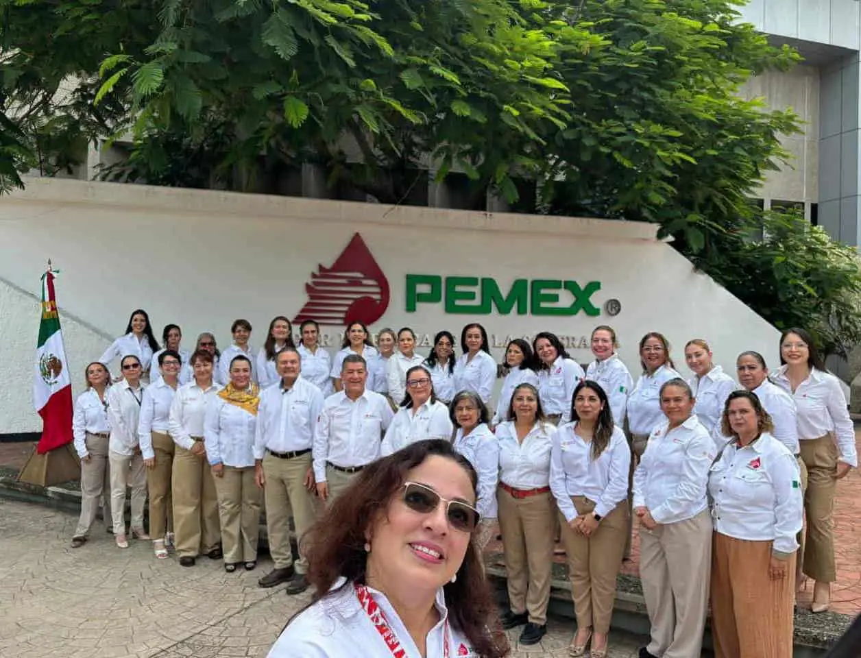 Mujeres en PEMEX. Foto: Redes Sociales