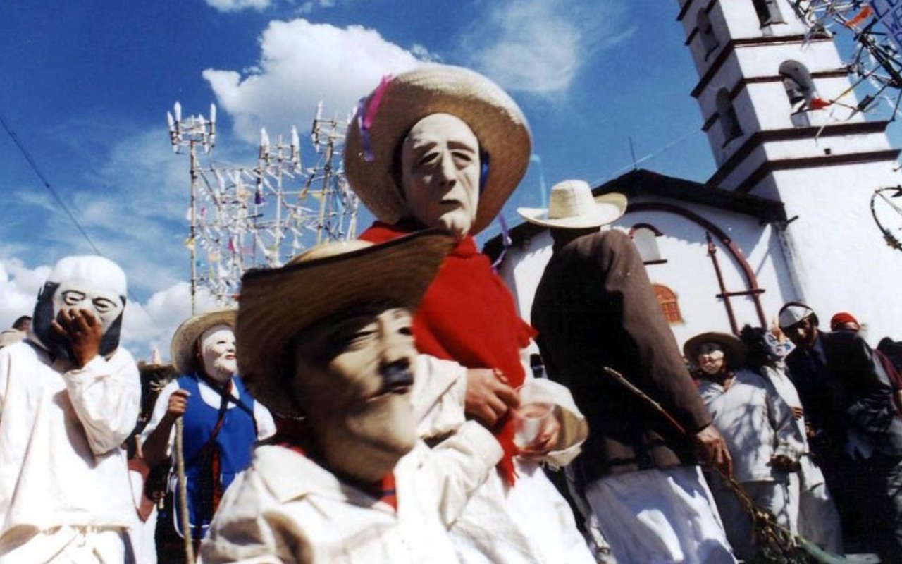 Huehuenches en Carnaval de San Lorenzo Huitzizilapan. Foto: Cortesía