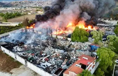 Incendio en depósito de residuos químicos en Xonacatlán lleva más de 26 horas
