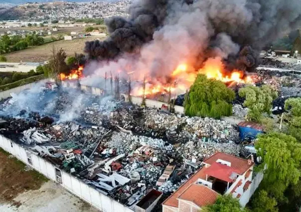 Incendio en depósito de residuos químicos en Xonacatlán lleva más de 26 horas