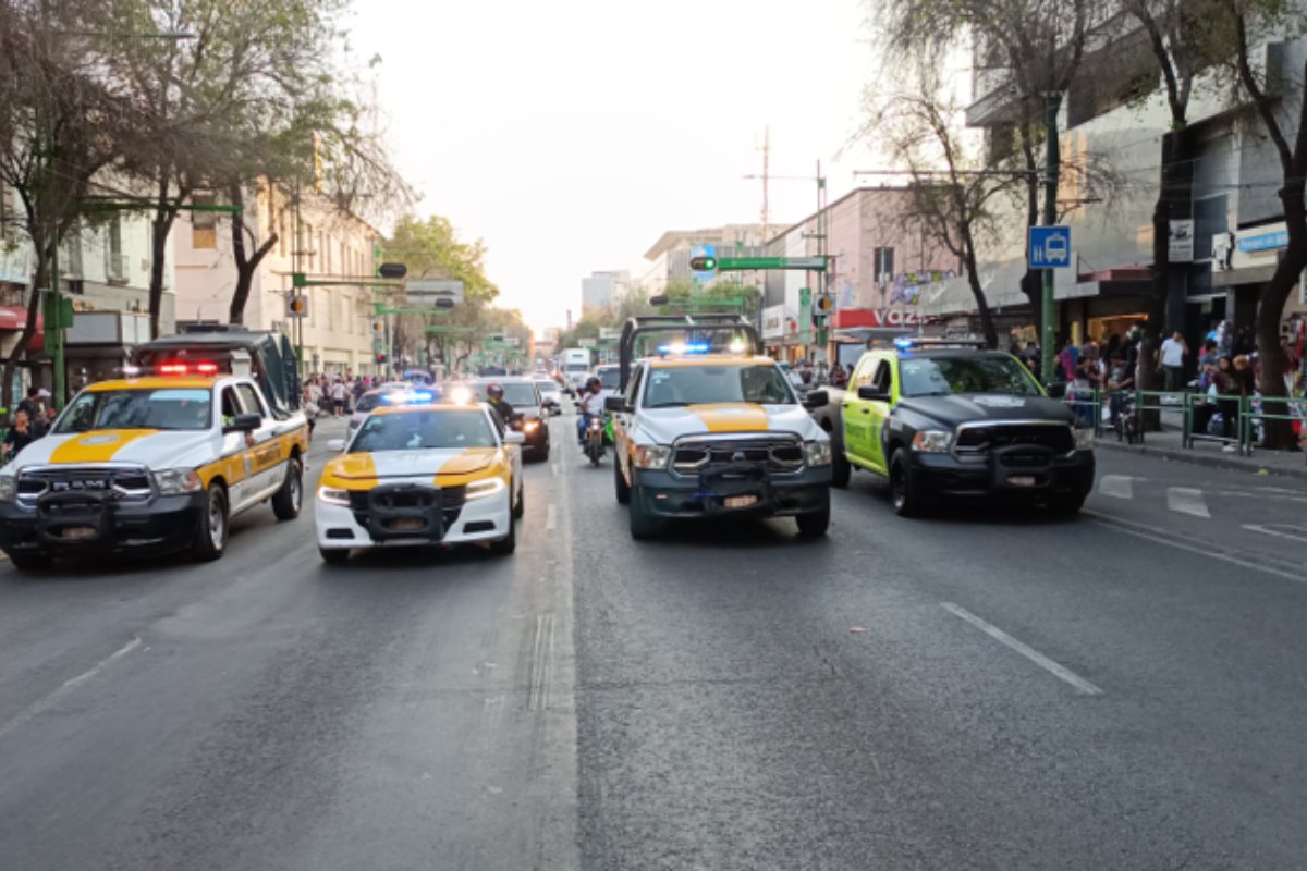 Policías de tránsito presentes en Eje Central Lázaro Cárdenas en CDMX.    Foto: X (@OVIALCDMX)