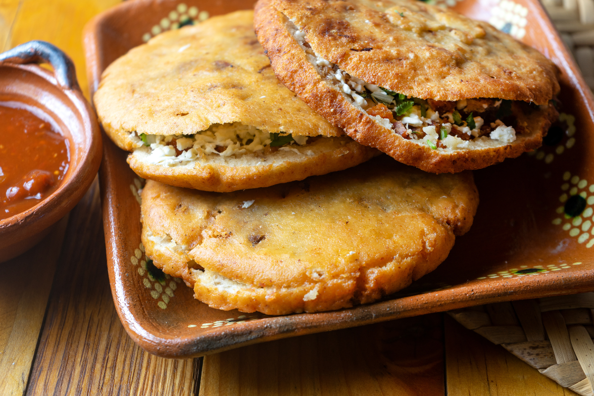 Descubre cómo las gorditas de atún se convierten en una opción deliciosa y práctica para cualquier ocasión. ¡Te encantarán! Foto: Canva