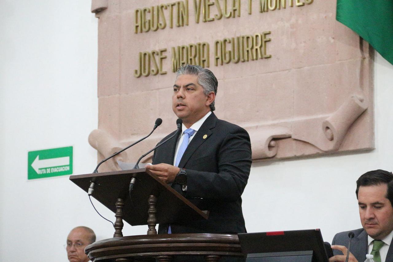 El diputado Alfredo Paredes exhortó a los municipios a cumplir su Plan de Desarrollo. (Fotografía: Congreso de Coahuila)