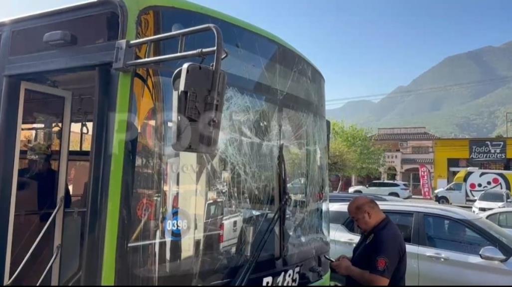 Choque entre rutas urbanas deja cinco pasajeros heridos en Guadalupe