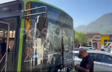 Choque entre rutas urbanas deja cinco pasajeros heridos en Guadalupe