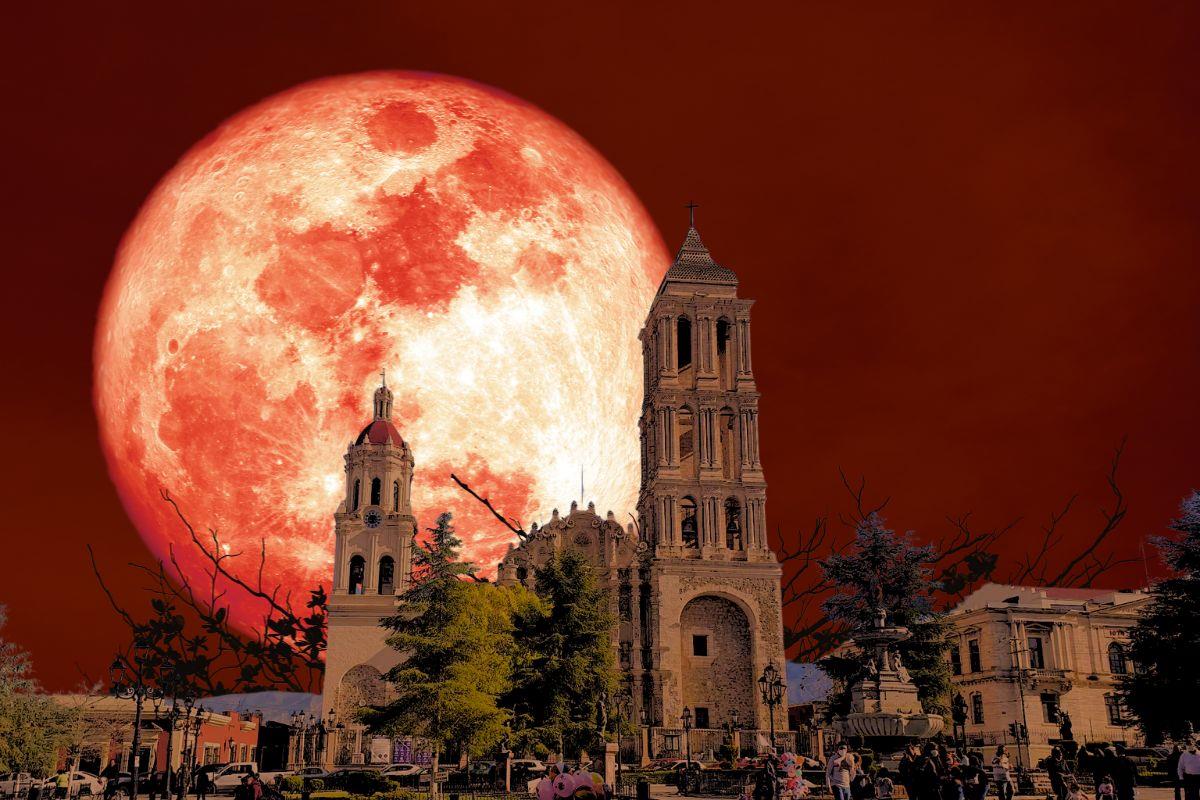 Eclipse lunar pintara la luna de rojo en Saltillo y México / Foto: Archivo POSTA | Canva