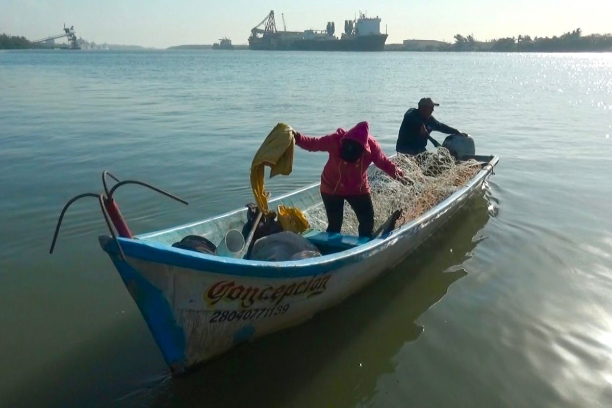 Los pescadores libres del sur de Tamaulipas y el norte de Veracruz dependen completamente de la captura de especies en el río Pánuco que une a ambas entidades. Foto: Axel Hassel