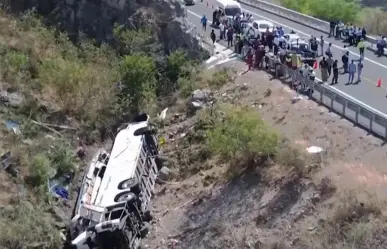 Mueren 18 personas en volcadura de camión en Oaxaca; regresaban de mitin de Claudia Sheinbaum