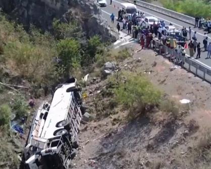 Mueren 18 personas en volcadura de camión en Oaxaca; regresaban de mitin de Claudia Sheinbaum