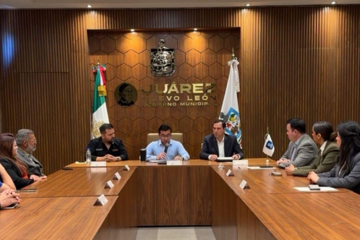 Acuerdo estratégico entre Gobierno de Juárez y CAINTRA Foto: facebook Félix Arratia