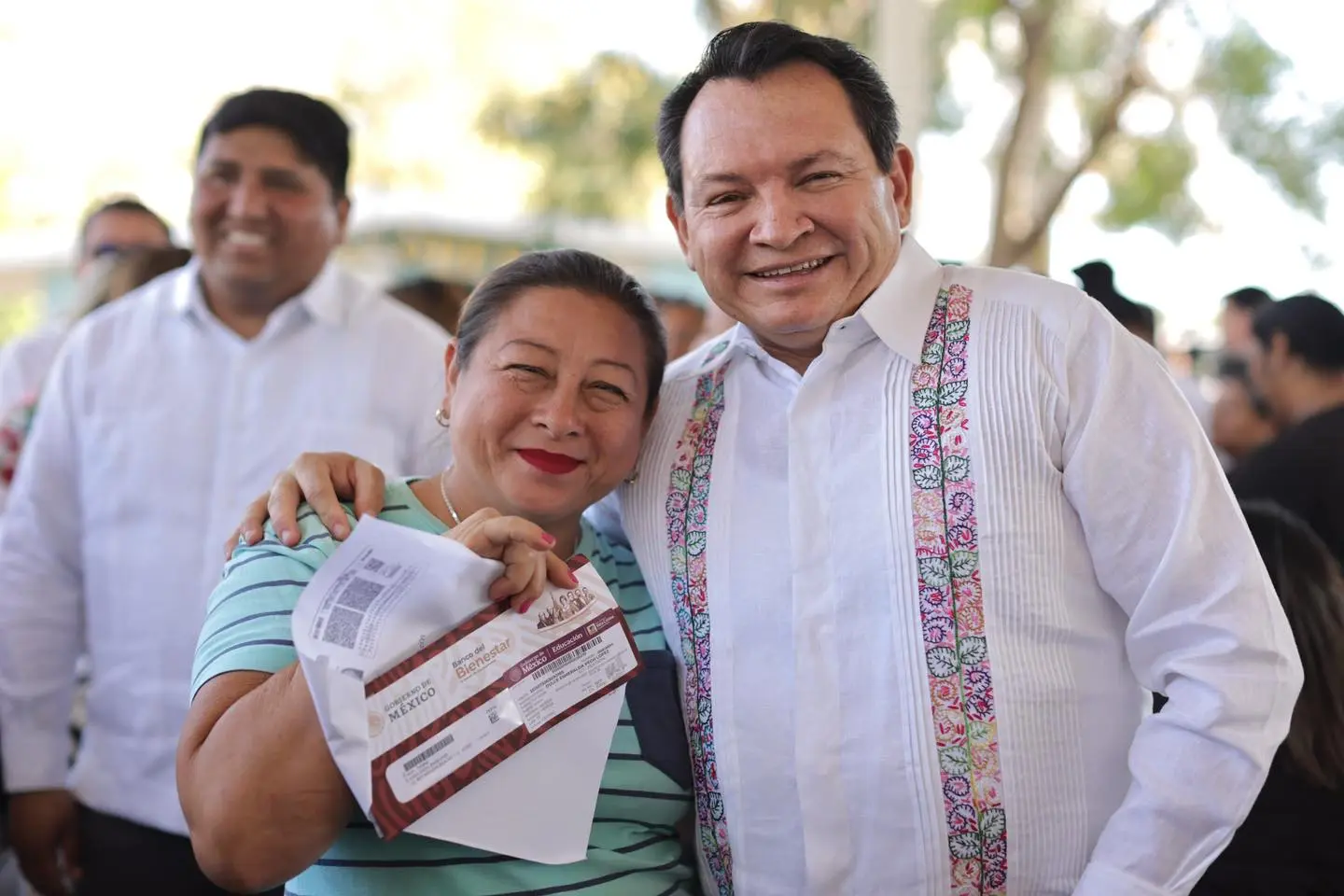 ¿Cuántos alumnos se beneficiaron con la entrega de la beca Rita Cetina en Mérida?. Foto: Gobierno de Yucatán