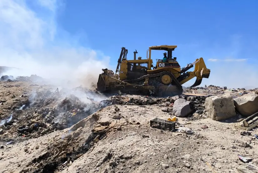 Maquinaria pesada concluyendo con trabajos de mitigación: Foto: Ayuntamiento de La Paz.